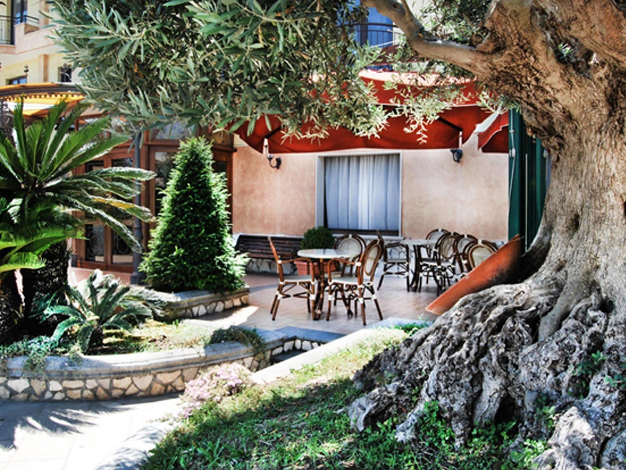 La Fayette Hotel 3*